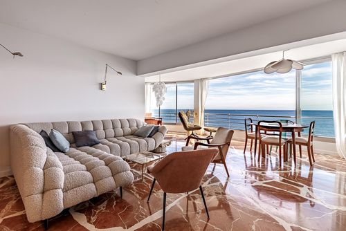 Altea Bay Apartamento Magnifique appartement ensoleillé à Altea, Costa Blanca, Espagne pour 4 personnes. L'appartement est situé dans une zone résidentielle en bord de mer, à proximité de restaurants et de bars, de boutiques et de supermarchés, et à 50 m de la plage Albir-Altea....