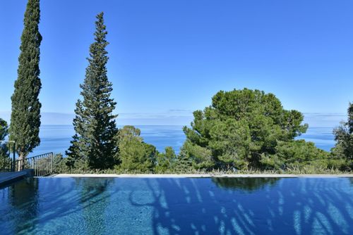 Villa Manna Villa in Cefalù, Sizilien, Italien, mit privatem Pool für 8 Personen. Das Haus befindet sich in einer hügeligen Strandgegend und ist 4 km vom Strand entfernt....