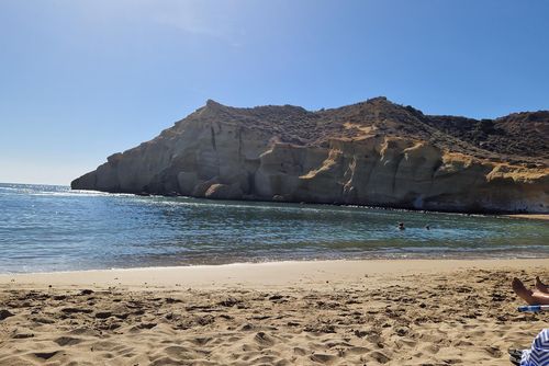 Casa Antonio Rustieke woning met gemeenschappelijk zwembad in San Juan de los Terreros, Andalusië, Spanje voor 6 personen. De woning is gelegen in een badplaats, in een residentieel en bergachtig strandgebied, dichtbij winkels en supermarkten en op 100 m van het strand....