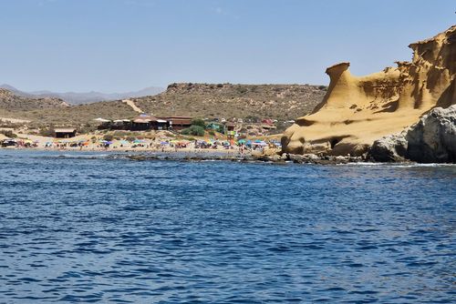 Casa Antonio Casa rústica con piscina comunitaria en San Juan de los Terreros, Andalucía, España, para 6 personas. La casa está situada en un complejo de playa, en una zona residencial y montañosa cerca de la playa, a pocos pasos de tiendas y supermercados, y a 100 m de la playa....