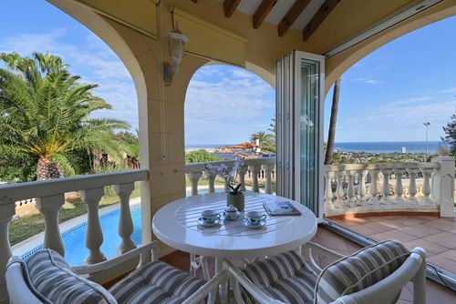 Alborada Wundervolle und charmante Villa in Denia, Costa Blanca, Spanien mit privatem Pool für 6 Personen. Das Haus befindet sich in einem Küsten- und Wohngebiet und ist 3 km vom Strand Las Marinas, Denia, entfernt....