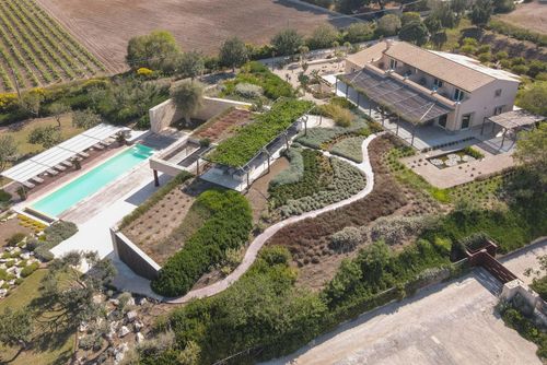 Villa Vivaio Villa à Noto, Sicile, Italie avec piscine privée pour 9 personnes. La maison est située....