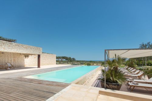 Villa Vivaio Villa à Noto, Sicile, Italie avec piscine privée pour 9 personnes. La maison est située....