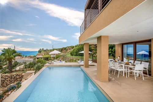 Villa Tiche Villa avec piscine privée à Sciacca, Sicile, Italie pour 10 personnes. La maison est située à 1 km de la plage....