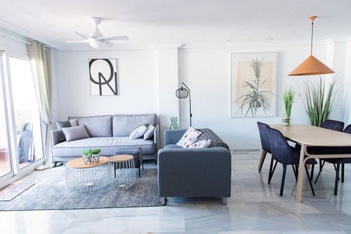 Calpe Bay 3BDR Bel appartement confortable avec piscine commune à Calpe, Costa Blanca, Espagne, pouvant accueillir 6 personnes. L'appartement est situé dans un quartier urbain, proche de restaurants et bars, de boutiques et supermarchés, à 1 km de la plage....