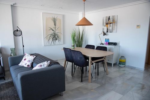 Calpe Bay 3BDR Bel appartement confortable avec piscine commune à Calpe, Costa Blanca, Espagne, pouvant accueillir 6 personnes. L'appartement est situé dans un quartier urbain, proche de restaurants et bars, de boutiques et supermarchés, à 1 km de la plage....