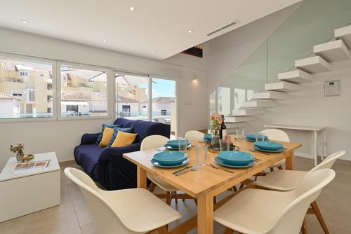 Marina A7 4 pax Schöne und komfortable Wohnung in Denia, Costa Blanca, Spanien, mit Gemeinschaftspool für 4 Personen. Die Wohnung befindet sich in einem Wohnstrandbereich, in der Nähe von Supermärkten, 25 Meter vom Strand Playa de L'Estanyo entfernt, 4 km von El Vergel und 25 Meter vom Mittelmeer....