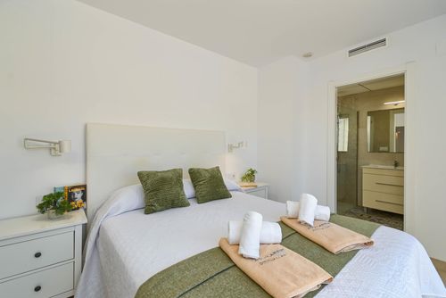 Marina A7 4 pax Schöne und komfortable Wohnung in Denia, Costa Blanca, Spanien, mit Gemeinschaftspool für 4 Personen. Die Wohnung befindet sich in einem Wohnstrandbereich, in der Nähe von Supermärkten, 25 Meter vom Strand Playa de L'Estanyo entfernt, 4 km von El Vergel und 25 Meter vom Mittelmeer....