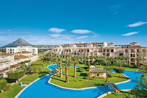 Appartement La Isla Imaré Beautiful and cheerful apartment in Javea, Costa Blanca, Spain with communal pool for 4 persons. The apartment is situated in an urban beach area, close to restaurants and bars, shops, supermarkets and a tennis court, and is 500 m from the beach....