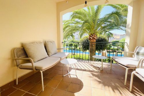 Appartement La Isla Imaré Beautiful and cheerful apartment in Javea, Costa Blanca, Spain with communal pool for 4 persons. The apartment is situated in an urban beach area, close to restaurants and bars, shops, supermarkets and a tennis court, and is 500 m from the beach....