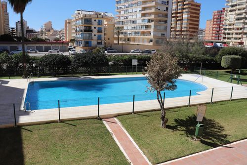 Beachfront Apartment Ronda 4J Apartamento en Fuengirola, Andalucía, España, con piscina comunitaria para 4 personas. El apartamento está situado en un complejo de playa, cerca de restaurantes y bares, tiendas, supermercados y una pista de tenis, y se encuentra a 25 m de la playa....