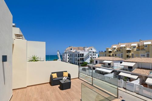 Marina B5 4 pax Beautiful and comfortable apartment in Denia, Costa Blanca, Spain with communal pool for 4 persons. The apartment is situated in a residential beach area, close to supermarkets, 25 m from Playa de L'Estanyo beach, 4 km from El Vergel and 25 m from the Mediterranean....