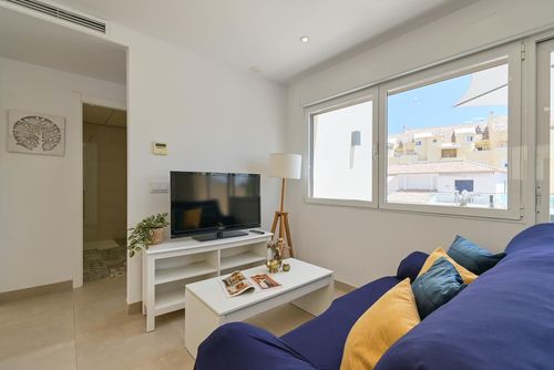 Marina B5 4 pax Prachtig en comfortabel appartement in Denia, Costa Blanca, Spanje met gemeenschappelijk zwembad voor 4 personen. Het appartement is gelegen in een residentiële strandgebied, dicht bij supermarkten, 25 m van Playa de L'Estanyo strand, 4 km van El Vergel en 25 m van de Middellandse Zee....