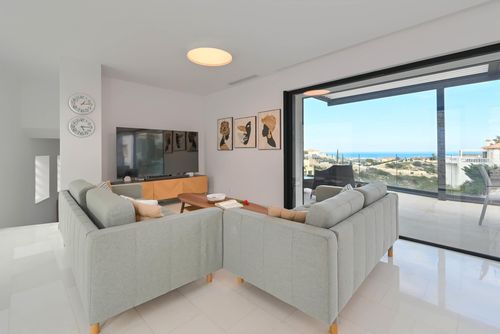 Anna y Emma Winter Moderne und luxuriöse Villa mit privatem Pool in Denia, Costa Blanca, Spanien für 6 Personen. Das Haus liegt 5 km von Xàbia entfernt....