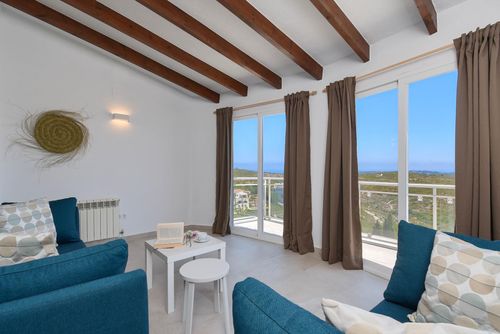 Begonias 4 pax Grote en comfortabele villa met privézwembad in Benitachell, Costa Blanca, Spanje voor 4 personen. Het huis is gelegen in een residentiële en bergachtige strandomgeving en op 3 km van het strand La Cumbre del Sol....