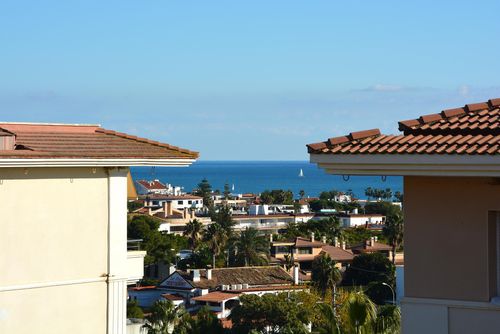 Apartamento Can Pei  a 20 minutos andando de las playas de Sitges y 10 minutos del centro en bicicleta Appartement à Sitges, Costa Dorada, Espagne avec piscine commune pour 8 personnes. L'appartement dispose de 4 chambres, 2 salles de bains et 1 toilette pour les invités....