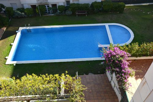 Apartamento Can Pei  a 20 minutos andando de las playas de Sitges y 10 minutos del centro en bicicleta Apartemen di Sitges, Costa Dorada, Spanyol dengan kolam renang bersama untuk 8 orang. Apartemen ini memiliki 4 kamar tidur, 2 kamar mandi, dan 1 toilet tamu....