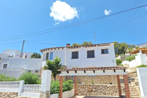 Villa Sunnyside - modern, chill out, private pool Moderna y alegre villa en Benissa, Costa Blanca, España, con piscina privada para 4 personas. La casa se encuentra en una zona costera y residencial, a 2 km de la playa de Cala Advocat y a 5 km de Calpe / Moraira....