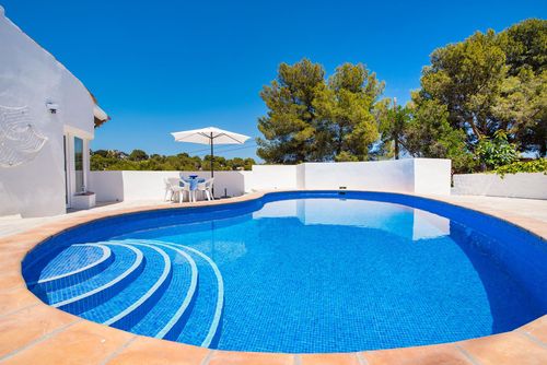 Villa Sunnyside - modern, chill out, private pool Modern och glad villa i Benissa, Costa Blanca, Spanien med en privat pool för 4 personer. Huset är beläget i ett kust- och bostadsområde, 2 km från Cala Advocat-stranden och 5 km från Calpe / Moraira....