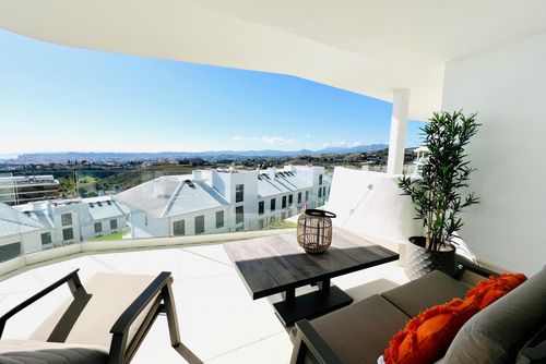 Lomas del Higueron Fuengirola Apartment with communal pool in Fuengirola, Andalusia, Spain for 6 persons. The apartment is situated in a coastal, hilly, and residential area and is 2 km from the beach....