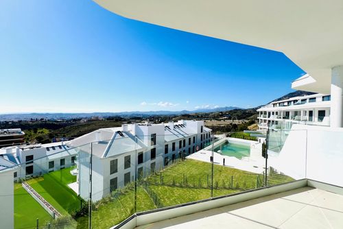 Lomas del Higueron Fuengirola Apartamento con piscina comunitaria en Fuengirola, Andalucía, España para 6 personas. El apartamento se encuentra en una zona costera, montañosa y residencial, a 2 km de la playa....