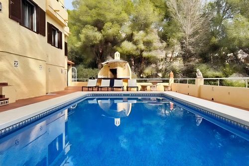 Casa Dolly Maravillosa y cómoda villa en Altea, Costa Blanca, España, con piscina privada para 7 personas. La casa está situada en una zona costera, residencial y montañosa, a 3 km de la playa de la Olla....