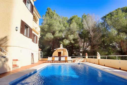 Casa Dolly Superbe et confortable villa à Altea, Costa Blanca, Espagne, avec piscine privée pour 7 personnes. La maison est située dans une zone côtière, résidentielle et montagneuse, à 3 km de la plage de Playa la Olla....