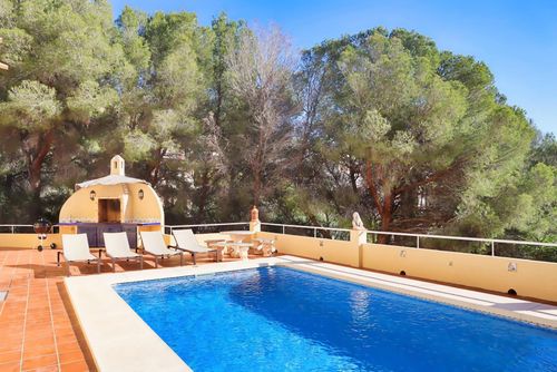 Casa Dolly Wunderbare und komfortable Villa in Altea, Costa Blanca, Spanien, mit privatem Pool für 7 Personen. Das Haus befindet sich in einer Küsten-, Wohn- und Bergregion und ist nur 3 km vom Playa la Olla Strand entfernt....