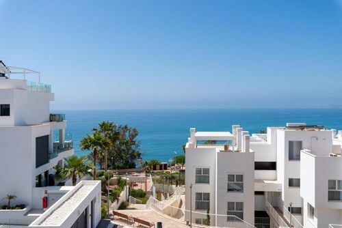 Bahia de Torrequebrada Prachtig en luxueus appartement in Benalmádena, Andalusië, Spanje voor 4 personen. Het appartement ligt in een kustgebied, dicht bij restaurants en bars, op 500 meter van het strand Playa de la Yuca en 4 kilometer van Benalmádena....