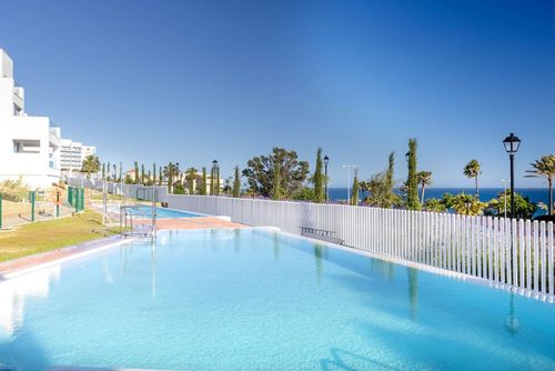 Bahia de Torrequebrada Prachtig en luxueus appartement in Benalmádena, Andalusië, Spanje voor 4 personen. Het appartement ligt in een kustgebied, dicht bij restaurants en bars, op 500 meter van het strand Playa de la Yuca en 4 kilometer van Benalmádena....
