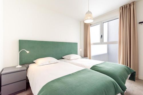 Bahia de Torrequebrada Heerlijk en luxueus appartement in Benalmádena, Andalusië, Spanje voor 4 personen. Het appartement is gelegen in een kustgebied, dicht bij restaurants en bars, op 500 meter van het strand Playa de la Yuca en 4 kilometer van Benalmádena....