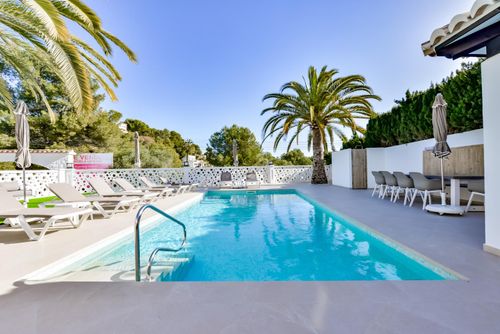 Villa Laguna Modern and luxurious holiday house in Benissa, Costa Blanca, Spain with private pool for 10 persons. The house is situated in a coastal, hilly residential area, 1 km from Cala Baladrar beach and 1 km from Cala Baladrar....