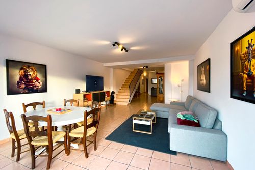 Artesol 4 pax Appartamento meraviglioso e confortevole a Els Poblets, Costa Blanca, Spagna, con piscina comune per 4 persone. L'appartamento è situato in una zona urbana, vicino a ristoranti e bar, supermercati e un campo da tennis, a 3 km dalla spiaggia di Playa de L'Estanyó....