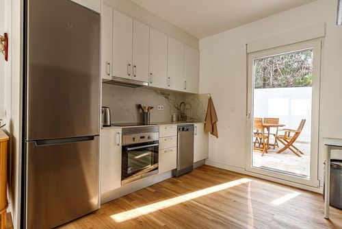 Albir Casa Marleen Wundervolle und komfortable Villa in Albir, Costa Blanca, Spanien, mit einem privaten Pool für 10 Personen. Das Haus befindet sich in einer Küsten- und Stadtlage, in der Nähe von Restaurants und Bars, Geschäften und Supermärkten, 500 m vom Strand von Albir und 1 km von der Stadt Albir entfernt....