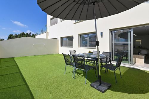 Marina A2 Prachtig en comfortabel appartement in Denia, Costa Blanca, Spanje met gemeenschappelijk zwembad voor 6 personen. Het appartement is gelegen in een residentiële strandwijk, dicht bij supermarkten, op 25 m van het strand Playa de L'Estanyo, op 4 km van El Vergel en op 0,025 km van de Middellandse Zee....