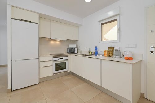 Marina A2 Schöne und komfortable Wohnung in Denia, Costa Blanca, Spanien mit Gemeinschaftspool für 6 Personen. Die Wohnung befindet sich in einem Wohngebiet am Strand, in der Nähe von Supermärkten, nur 25 m vom Strand Playa de L'Estanyo, 4 km von El Vergel und 0,025 km vom Mittelmeer entfernt....