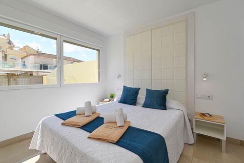 Marina A2 Prachtig en comfortabel appartement in Denia, Costa Blanca, Spanje met gemeenschappelijk zwembad voor 6 personen. Het appartement is gelegen in een residentiële strandwijk, dicht bij supermarkten, op 25 m van het strand Playa de L'Estanyo, op 4 km van El Vergel en op 0,025 km van de Middellandse Zee....