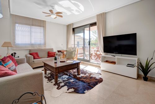 Albatros Grand et agréable appartement avec piscine commune à Jávea, Costa Blanca, Espagne pour 6 personnes. L'appartement est situé dans une zone résidentielle balnéaire, à 1 km de la plage Montañar I, à 3 km du Port de Jávea et à 1 km de la mer Méditerranée....