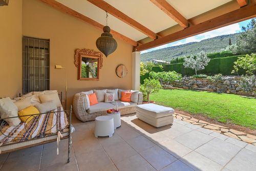 Alondra Magnifique et confortable villa avec piscine privée à Jávea, Costa Blanca, Espagne, pour 6 personnes. La maison est située dans une zone résidentielle près de la plage, à seulement 3 km de Benitachell....