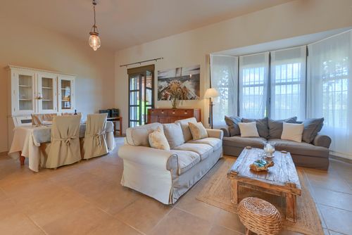 Alondra Schöne und komfortable Villa in Jávea, Costa Blanca, Spanien mit privatem Pool für 6 Personen. Das Haus befindet sich in einem Wohngebiet am Strand und 3 km von Benitachell entfernt....