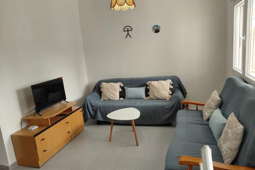 Casa Antonio WINTER Casa rústica con piscina comunitaria en San Juan de los Terreros, Andalucía, España, para 4 personas. La casa está situada en un complejo turístico, en una zona residencial y montañosa cerca de la playa, cercana a tiendas y supermercados, y a 100 m de la playa....