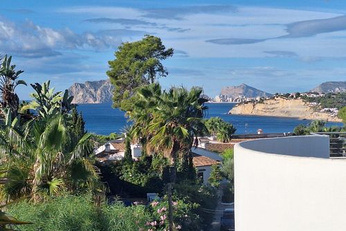 Villa Blanca 4 pax Modern and comfortable villa with a private pool in Moraira, Costa Blanca, Spain for 4 persons. The house is situated in a residential beach area and is 1 km from Playa L'Ampolla beach....