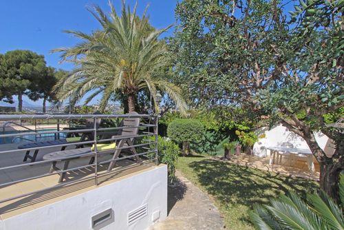 Villa Blanca 4 pax Villa moderne et confortable avec piscine privée à Moraira, Costa Blanca, Espagne, pour 4 personnes. La maison est située dans une zone résidentielle proche de la plage et à 1 km de la plage de Playa L'Ampolla....