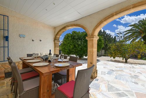 Ker Blanc Grote en prachtige villa in Jávea, Costa Blanca, Spanje met privézwembad voor 10 personen. Het huis is gelegen in een residentiële strandwijk....