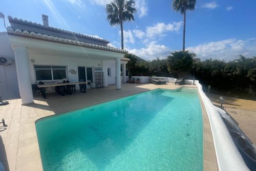 Beaumont Geweldige en charmante villa met privézwembad in Javea, Costa Blanca, Spanje voor 6 personen. Het huis is gelegen dicht bij restaurants en bars en op 3 km van het Arenal strand....