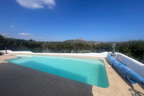 Beaumont Magnifique et charmante villa avec piscine privée à Javea, Costa Blanca, Espagne, pour 6 personnes. La maison est située à proximité de restaurants et de bars et à 3 km de la plage d'Arenal....