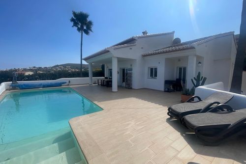 Beaumont Magnifique et charmante villa avec piscine privée à Javea, Costa Blanca, Espagne, pour 6 personnes. La maison est située à proximité de restaurants et de bars et à 3 km de la plage d'Arenal....