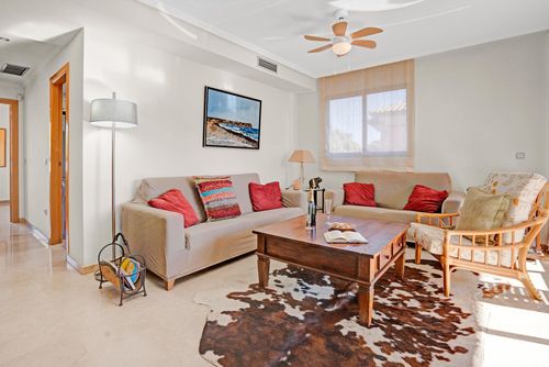 Albatros 4 pax Große und angenehme Wohnung in Jávea, Costa Blanca, Spanien mit Gemeinschaftspool für 4 Personen. Die Wohnung befindet sich in einer Wohn-Strandgegend, 1 km vom Strand Montañar I, 3 km vom Hafen von Jávea und 1 km vom Mittelmeer entfernt....