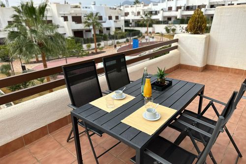 Casa Izabela Maria WINTER Superbe et confortable appartement à San Juan de los Terreros, en Andalousie, Espagne, pour 4 personnes. L'appartement est situé dans un complexe de vacances avec une zone résidentielle de plage, à proximité de restaurants et de bars, de supermarchés et d'un court de tennis, et se trouve à 50 m de la plage....