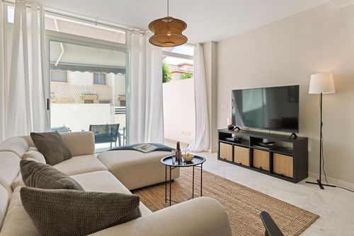 Casa Bruselas Encantadora y cómoda casa en Jávea, Costa Blanca, España, con piscina comunitaria para 6 personas. La casa se encuentra en una zona residencial, cerca de restaurantes, bares y tiendas, y a 500 m de la Playa Arenal....